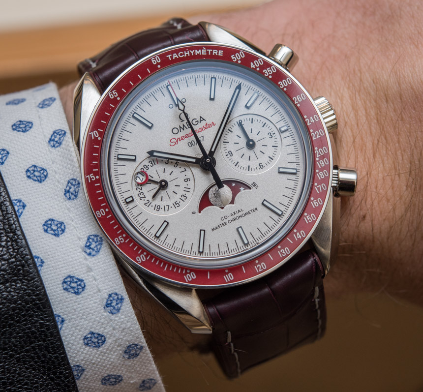 Omega-Speedmaster-Moonphase-Chronograph-Master-Chronometer-2
