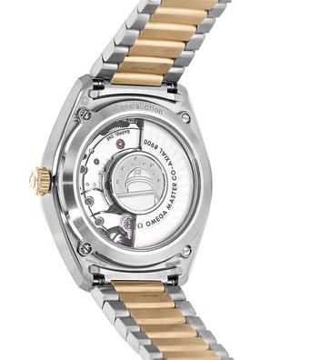 The prominent copy Omega Constellation Globemaster 130.20.39.21.02.001 watches have transparent backs.