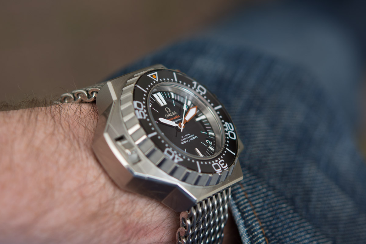 The sturdy fake Omega Seamaster Ploprof 1200M 224.32.55.21.01.002 watches are made from stainless steel.