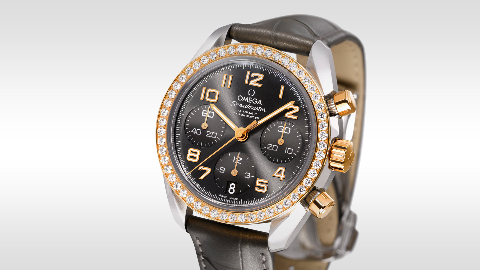 The 38 mm replica Omega Speedmaster 324.28.38.40.06.001 watches have grey dials.