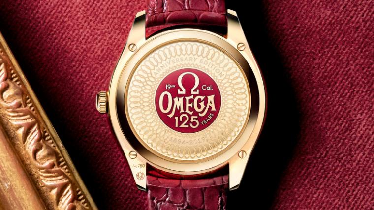 The 18k gold fake watches have red leather straps.