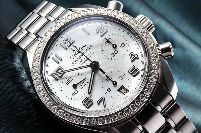 The stainless steel copy watches have white dials.